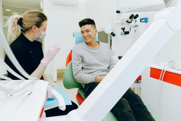 Unlock your best smile with a cosmetic dentist in Leeds